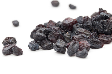 Obraz premium Black raisins on a white background. macro