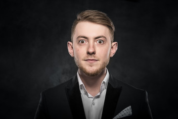 Obraz premium Portrait of surprised businessman.