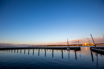 Fototapeta na wymiar Malerischer Sonnenuntergang am Kieler Hafen