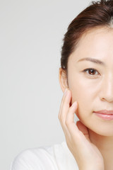 スキンケア・ミドル女性