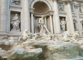 Fototapeta na wymiar trevi fountain in Rome Italy