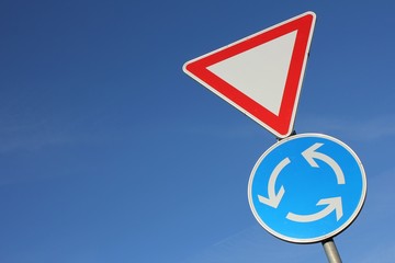 Deutsches Verkehrszeichen: Kreisverkehr