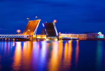 Fototapeta na wymiar Saint Petersburg. night drawbridge