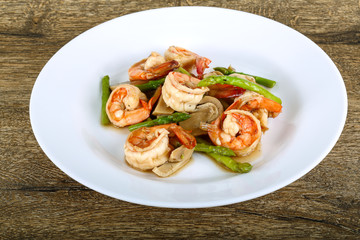 Shrimp and asparagus