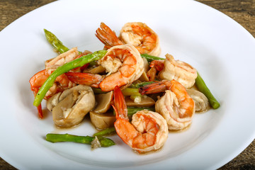 Shrimp and asparagus