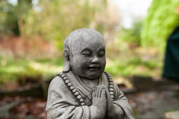 Fototapeta na wymiar Little buddha statue parying