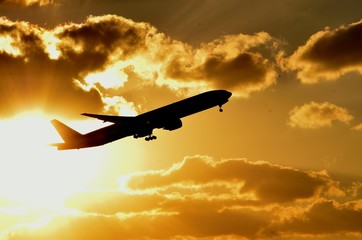 太陽とジェット旅客機