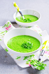 Green cream soup