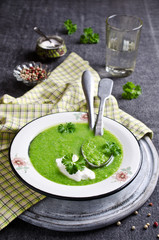 Green cream soup