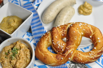 Laugengebäck in Brezel Form