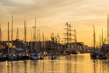 Segelschiffe im Stadthafen auf der Hanse Sail