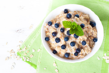 Oatmeal with blueberries