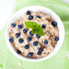 Oatmeal with blueberries