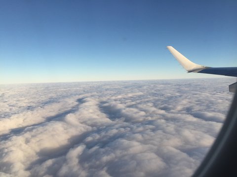 Fototapeta widok z samolotu nad chmurami
