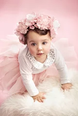 Fototapeten Süßes Kleinkind als Balletttänzerin © konradbak