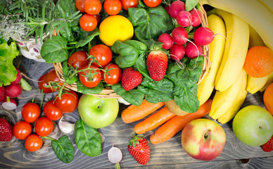 Fototapeta na wymiar Fresh fruits and vegetables