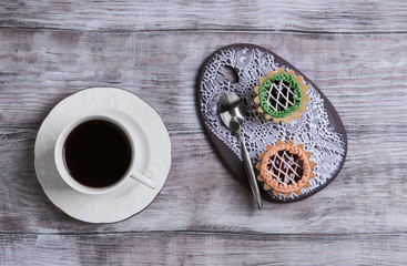 Small cakes petit fours tartlets
