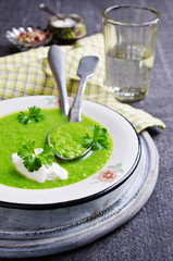 Green cream soup