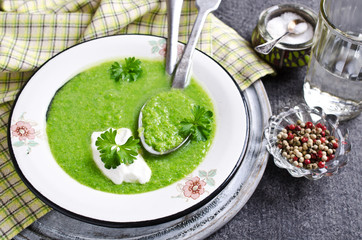 Green cream soup