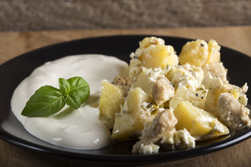 Potatoes gratin with sour cream and chicken meat