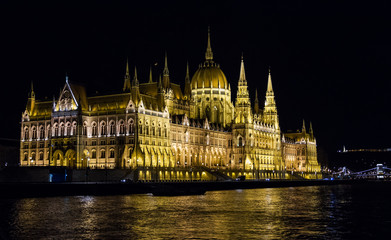 Obraz premium Hungarian Parliament in Budapest city.