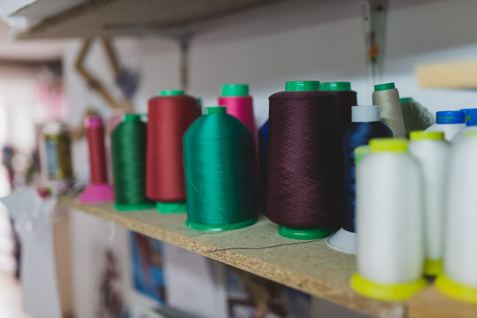 Close-up bobbins