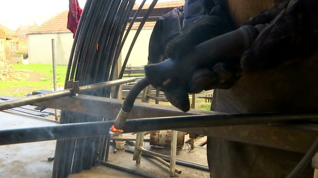 Gas welding of metal elements