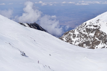 Fototapeta na wymiar Ski mountaineering in Fagaras Mountains