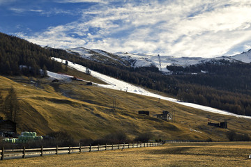 Fototapeta na wymiar Alpine mountains in north Italy