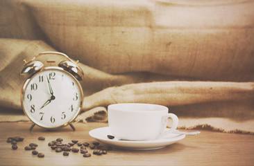 Obraz na płótnie Canvas Coffee cup against a rustic background