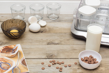 ingredients for the pudding: chocolate, eggs and milk