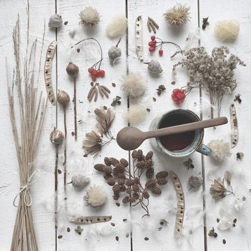 Tea, Winter berries, grass, seeds and botanicals