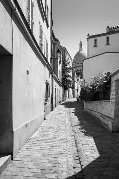 Montmartre in summer in black and white, Rue Saint Rustique, Par