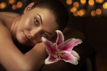 Obraz na płótnie Canvas Nightlight massage at health spa