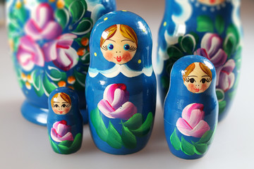  Popular russian souvenir -  wooden nesting dolls   matryoshkas.