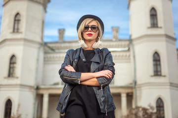 Naklejka premium Daring girl with hat