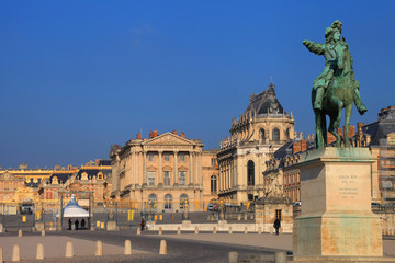 Fototapeta na wymiar Château de Versailles, Statue de Louis XIV