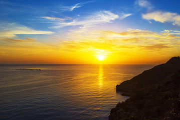 Obraz premium Beautiful sunrise in the sea.