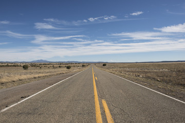 Fototapeta na wymiar Carretera desierta en el desierto de Arizona, USA