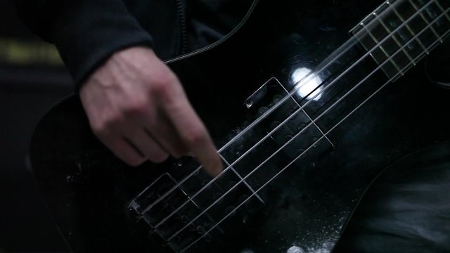 play the bass guitar