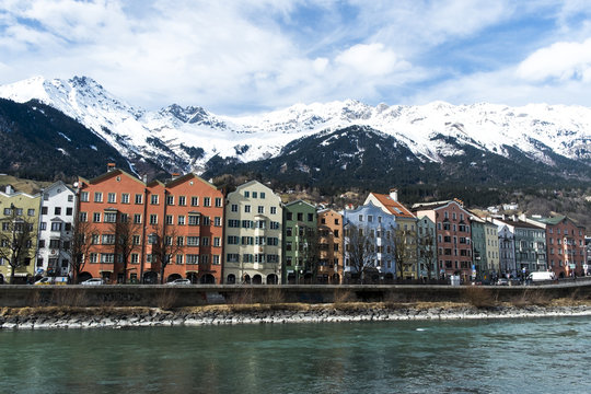 View over the River Inn towards the famous coloured buildings on the south facing side with the Nordkette Mountain behind. Innsbruck, Tyrol, Austria, Europe