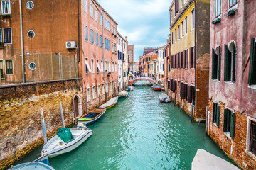 Fototapeta na wymiar Venetian canal and buildings