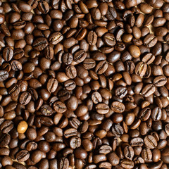 Naklejka premium Roasted brown coffee beans, can be used as a background and texture