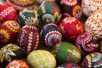 Fototapeta na wymiar Happy easter colorful decorative eggs