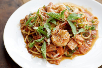 spaghetti with spicy prawn and ham