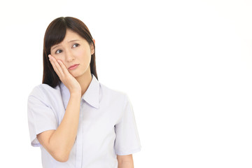 Fototapeta premium 悩む女性