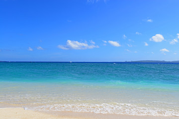 沖縄の美しい海とさわやかな空