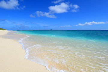 沖縄の美しい海とさわやかな空