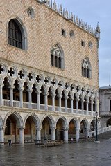 Fototapeta na wymiar Fassade des Dogenpalastes | Venedig