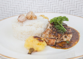 Roasted pepper pork served with rice and pineapple

